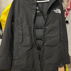 The North Face Black Ski Jacket with Insulated Design